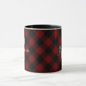 Rotes Büffel-Karo-rustikales Monogramm Name Tasse (Zentrum)