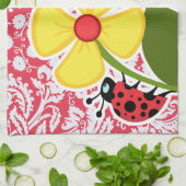 Rotes Damast-Muster; Marienkäfer Geschirrtuch (Gefaltet)