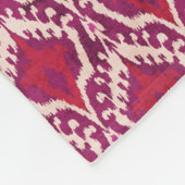 Rotes des Chic bunte und lila ikat Stammes- Muster Fleecedecke (Ecke)