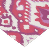 Rotes des Chic bunte und lila ikat Stammes- Muster Tischdecke (Schrägansicht)