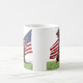 Rotes Dobermann und Flagge Kaffeetasse (Mittel)