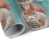 Rotes Eichhörnchen im Schnee mit Pinecone Geschenkpapier (Rolleneckpunkt)
