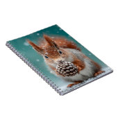 Rotes Eichhörnchen im Schnee mit Pinecone Notizblock (Rechte Seite)