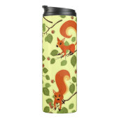 Rotes Eichhörnchen in Haselzweigen. Thermosbecher (Nach rechts gedreht)