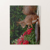 Rotes Eichhörnchen mit Roter Blume Bush Puzzle (Vertikal)