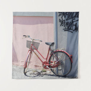 ROTES FAHRRAD AUF DER STRASSE WANDTEPPICH