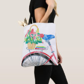 Rotes Fahrrad mit Korb der Blumen Tasche (Von Nahem)