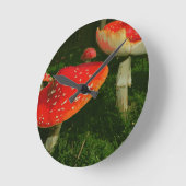 Rotes Fliegen-Blätterpilz-Wulstling Muscaria Runde Wanduhr (Winkel)