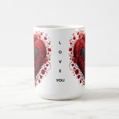 Rotes florales Herzdesign mit blühenden Blumen Kaffeetasse (Mittel)