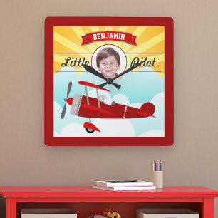 Rotes Flugzeug Kleiner Pilot Name Foto Kinderzimme Quadratische Wanduhr