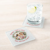 Rotes frohe Weihnachten, blumengeschmücktes Foto Glasuntersetzer (Schrägansicht)