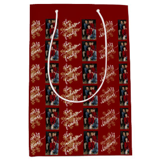 Rotes Frohe Weihnachten Kalligrafie Familie 2 Foto Mittlere Geschenktüte