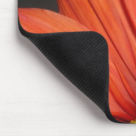 Rotes Gänseblümchen Mousepad (Ecke)