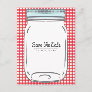Rotes Gingham-Karo Rustikales Land Save the Date Ankündigungspostkarte