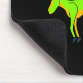 Rotes, grönes Pferd am Schwanz Mousepad (Ecke)