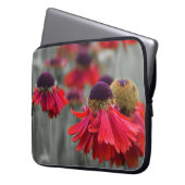 Rotes Helenium in selektiven Farben - desaturiert Laptopschutzhülle (Vorderseite Links)