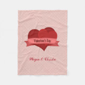 Rotes Herz auf rosa Fleecedecke (Vorderseite)