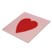 Rotes Herz auf rosa Keramik Tile Fliese (Seite)