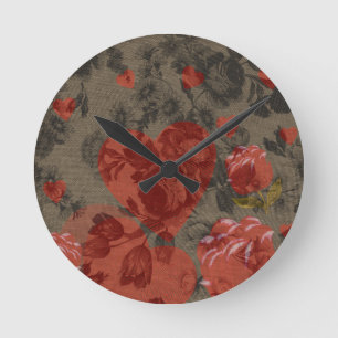 Rotes Herz auf schöne Vintage Blumen Runde Wanduhr