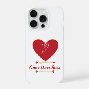 Rotes Herz Blumendesign – „Liebe lebt hier“  iPhone 15 Pro Hülle