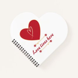 Rotes Herz Blumendesign – „Liebe lebt hier“  Notizblock