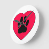 Rotes Herz mit Dog Paw Print Runde Wanduhr (Winkel)