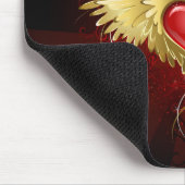 Rotes Herz mit goldenen Flügeln Mousepad (Ecke)