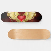 Rotes Herz mit goldenen Flügeln Skateboard (Horizontal)