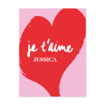 Rotes Herz mit je t’aime-Text auf rosa Hintergrund