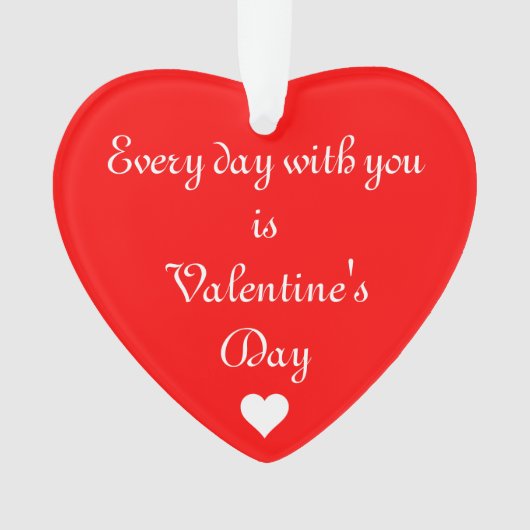 Rotes Herz Romantischer Valentinstag Ornament (Vorderseite)