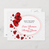 Rotes Herz über weißem Damast Ankündigungspostkarte (Vorne/Hinten)