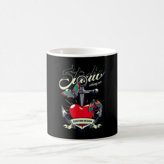 Rotes Herz und Schmetterlinge Studio Kunst Kaffeetasse (Mittel)