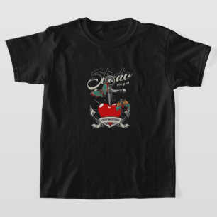 Rotes Herz und Schmetterlinge Studio Kunst T-Shirt