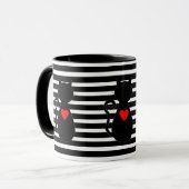 Rotes Herz und schwarze Katze auf schwarz und weiß Tasse (Vorderseite Links)