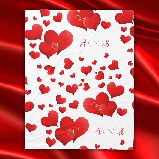 Rotes Herz Unendliche Initialen Monogramm auf weiß Fleecedecke