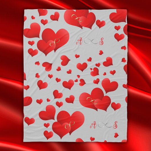 Rotes Herz Unendlichkeit Initials Monogramm auf gr Fleecedecke