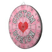 Rotes Herz, Weiß mit Schwarzer Kontur Text auf Ros Dartscheibe (Vorderseite rechts)