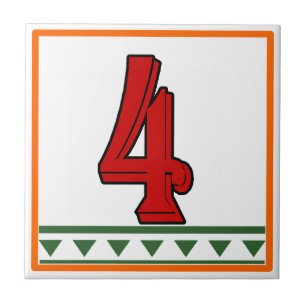 Rotes italienisches Haus unterzeichnet Briefe u. Fliese