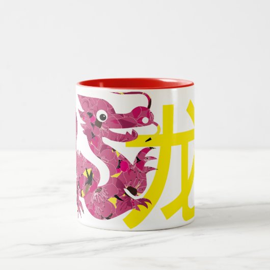 Rotes Jahr des Drachen mit gelbem chinesischen Buc Zweifarbige Tasse (Mittel)