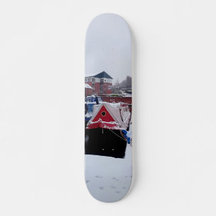 Rotes Kanalboot Skateboard