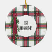 Rotes Kariertes Personalisiertes Weihnachtsgeschen Keramik Ornament (Vorne)