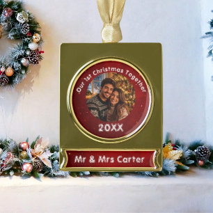 Rotes Karmesin 1. gemeinsames Weihnachtsfoto für P Banner-Ornament Gold