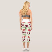 Rotes Kirschblütenmuster Capri Leggings (Rückseite)