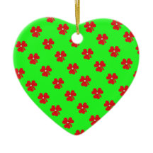 Rotes Klee, weiße Perle für den St. Patrick's Day