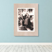 Rotes Kreuz mit Vintage Car Leinwanddruck (Insitu (Holzboden))