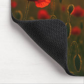 Rotes Mohnfeld bei Sonnenaufgang Mousepad (Ecke)