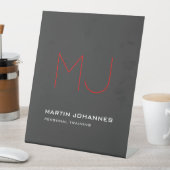 Rotes Monogramm Grau Personal Trainer Geschäft Sockelschild (In Situ)