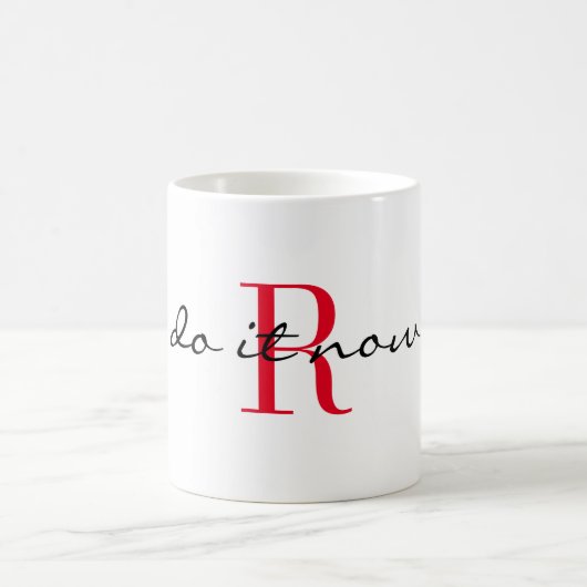Rotes Monogramm Initial 'Mach es jetzt' Design 11o Kaffeetasse (Mittel)