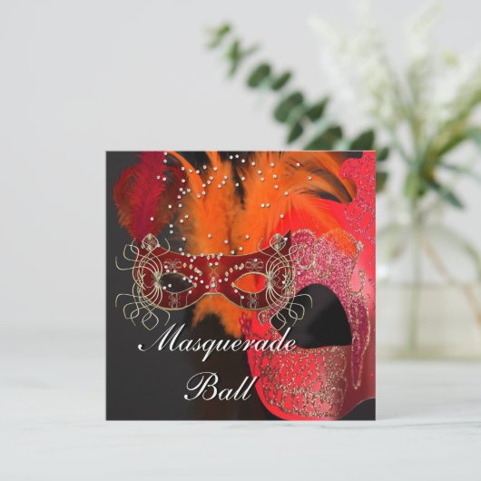 Rotes Orange Black Masquerade Ball Party Einladung (Stehend Vorderseite)