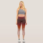 Rotes Orange Grau Weiß rustikal gestreifte ombre Capri Leggings (Vorderseite)